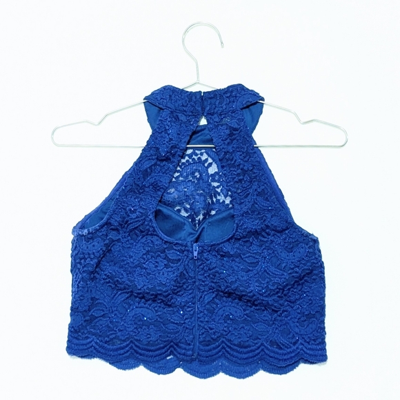 City Vibes | Vintage | Y2K | Lace | Crop | Halter Neck | Scalloped | Retro - Picture 4 of 6